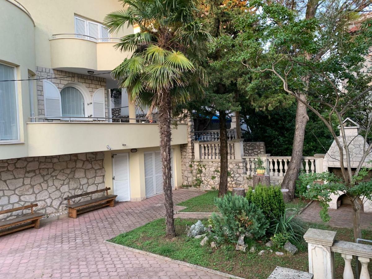Apartments Lukas Novi Vinodolski Bagian luar foto