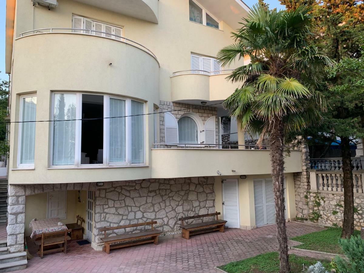 Apartments Lukas Novi Vinodolski Bagian luar foto